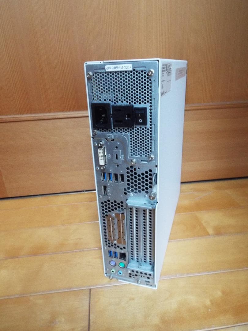 Windowsデスクトップ ESPRIMO D588/VX i3-8100 16G SSD256G+HDD