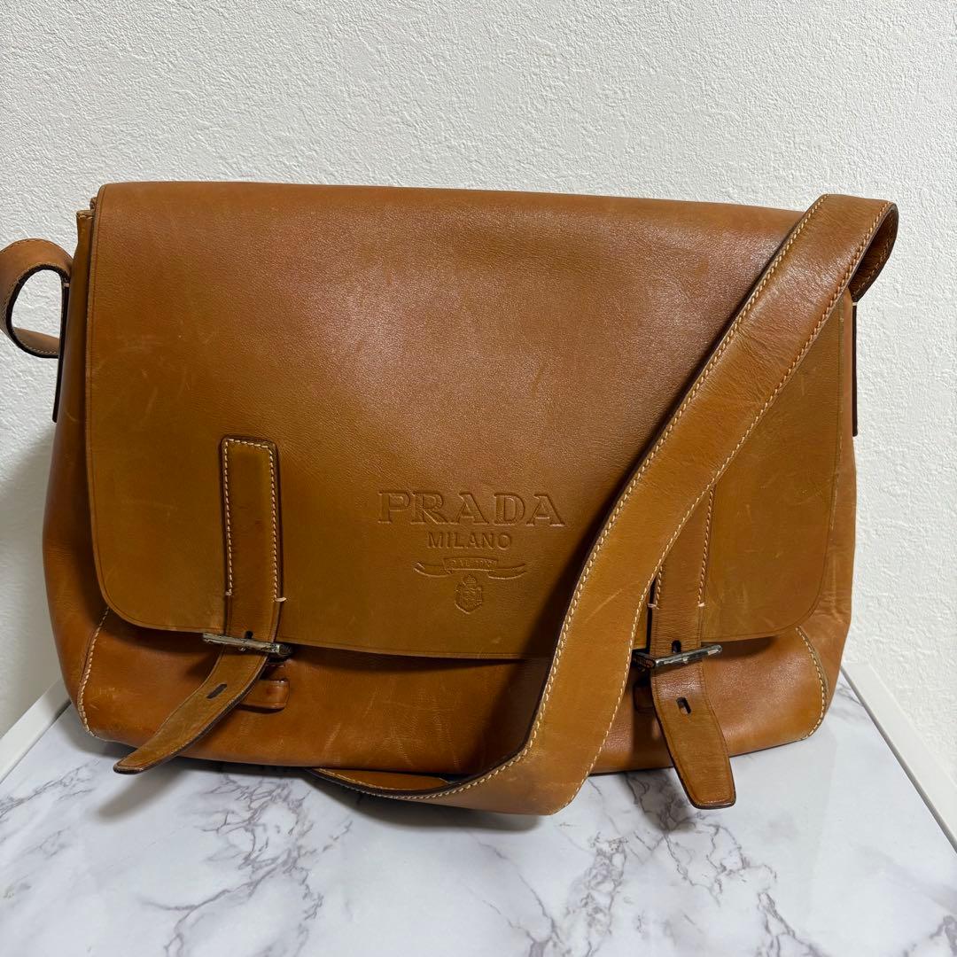 archive prada メッセンジャーバッグ ショルダーバッグ ロゴ型押し