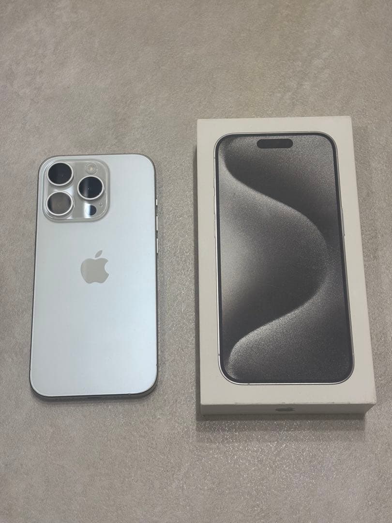 超美品　Apple iPhone15pro 256GB ホワイトチタニウム