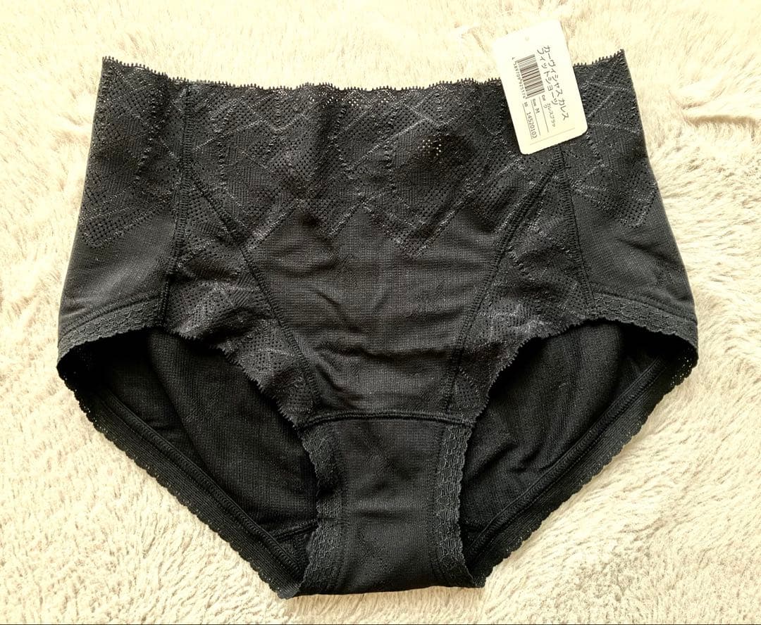 カーヴィシャスカレス　Mサイズ　ショーツ　２枚おまとめ