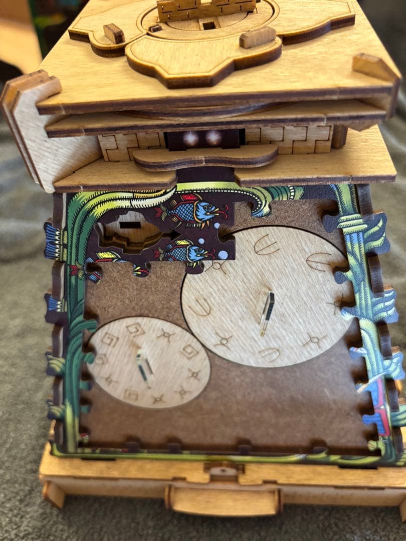 CLUE PUZZLE 太陽のピラミッド