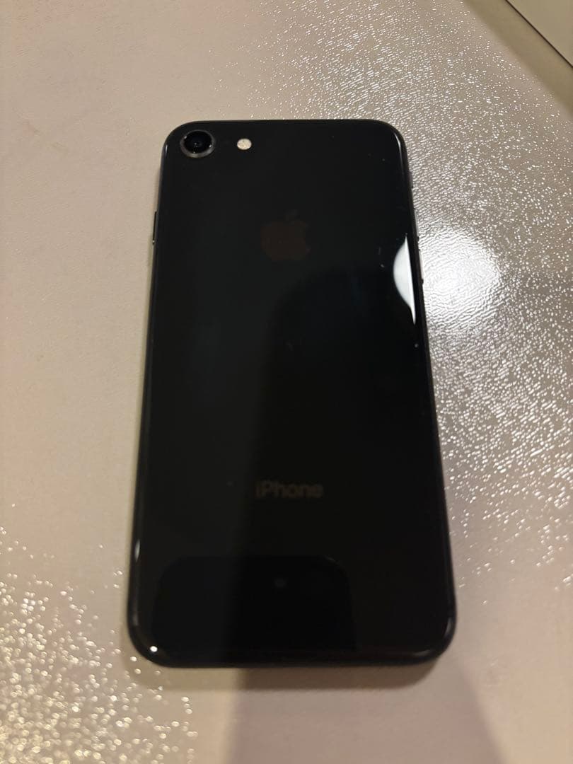 iphone 8本体ブラック　64GB