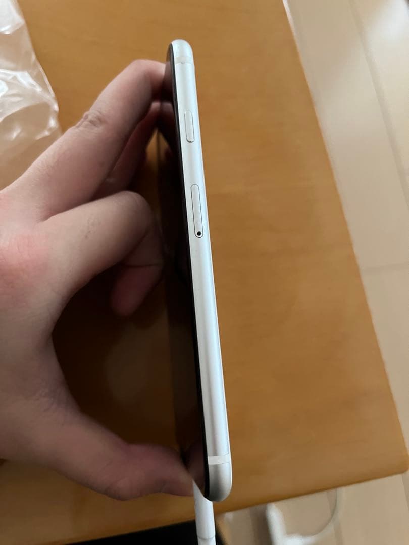 iPhone SE2 ホワイト 128GB iOS18 SIMフリー 100%