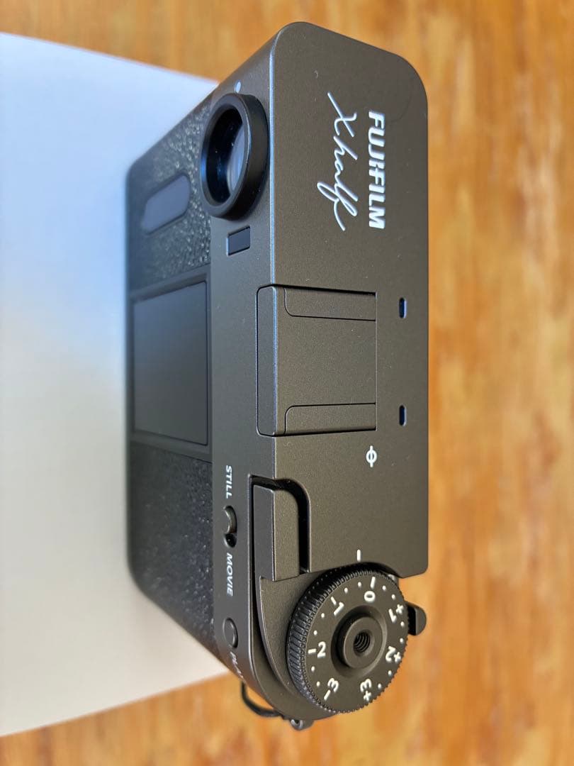 FUJIFILM Xhalf コンパクトデジタルカメラ　チャコールシルバー