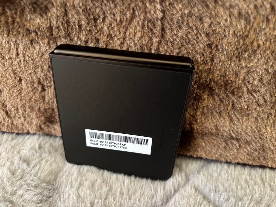 ZTE nubia NX724J Flip 5G ブラック　中古動作問題なし