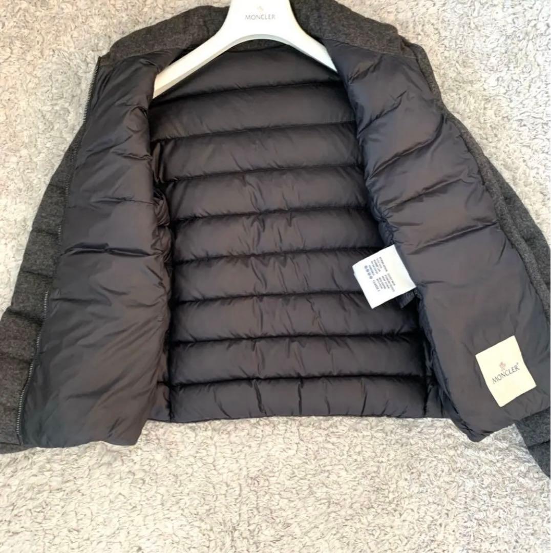 《美品》モンクレール　ライトダウンジャケット
