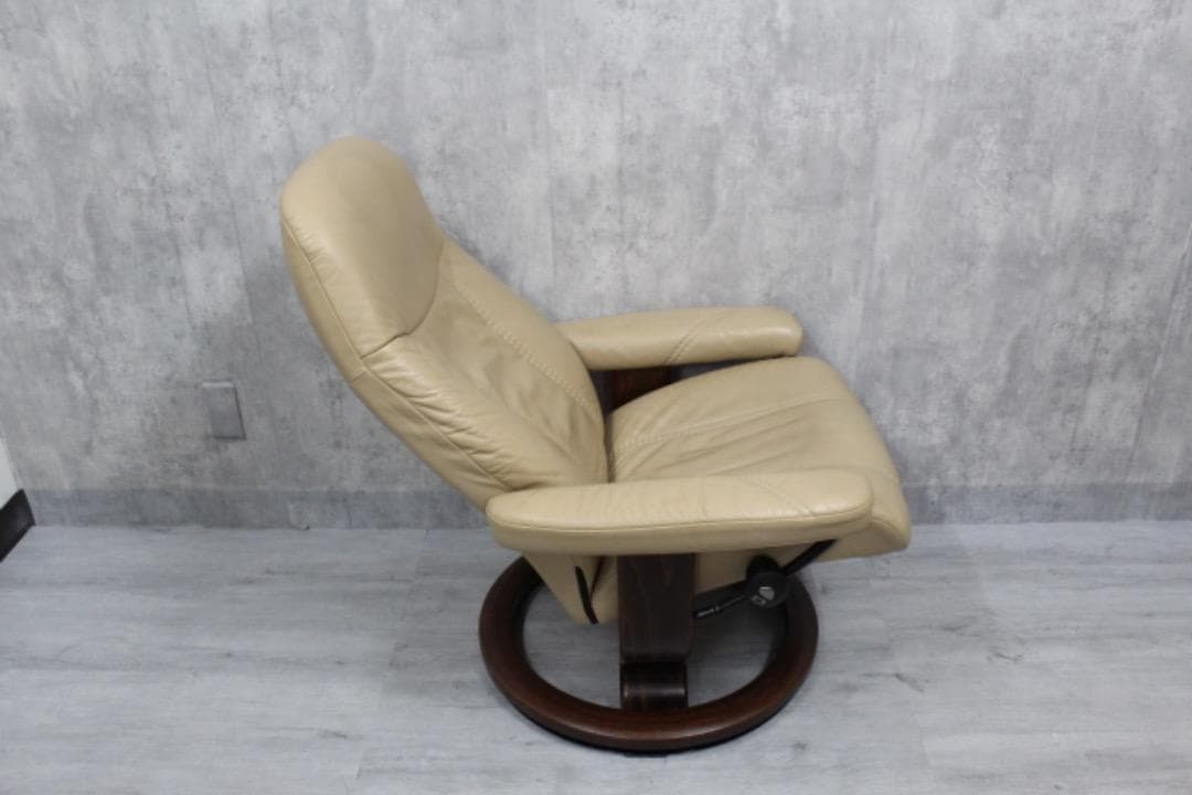 Stressless ベージュ リクライニングチェア　本革