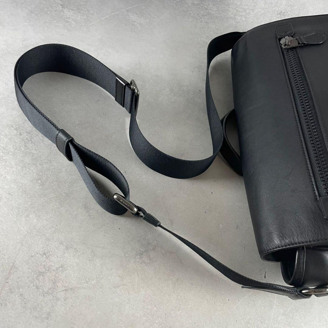 884 COACH ブラック レザー メッセンジャーバッグ