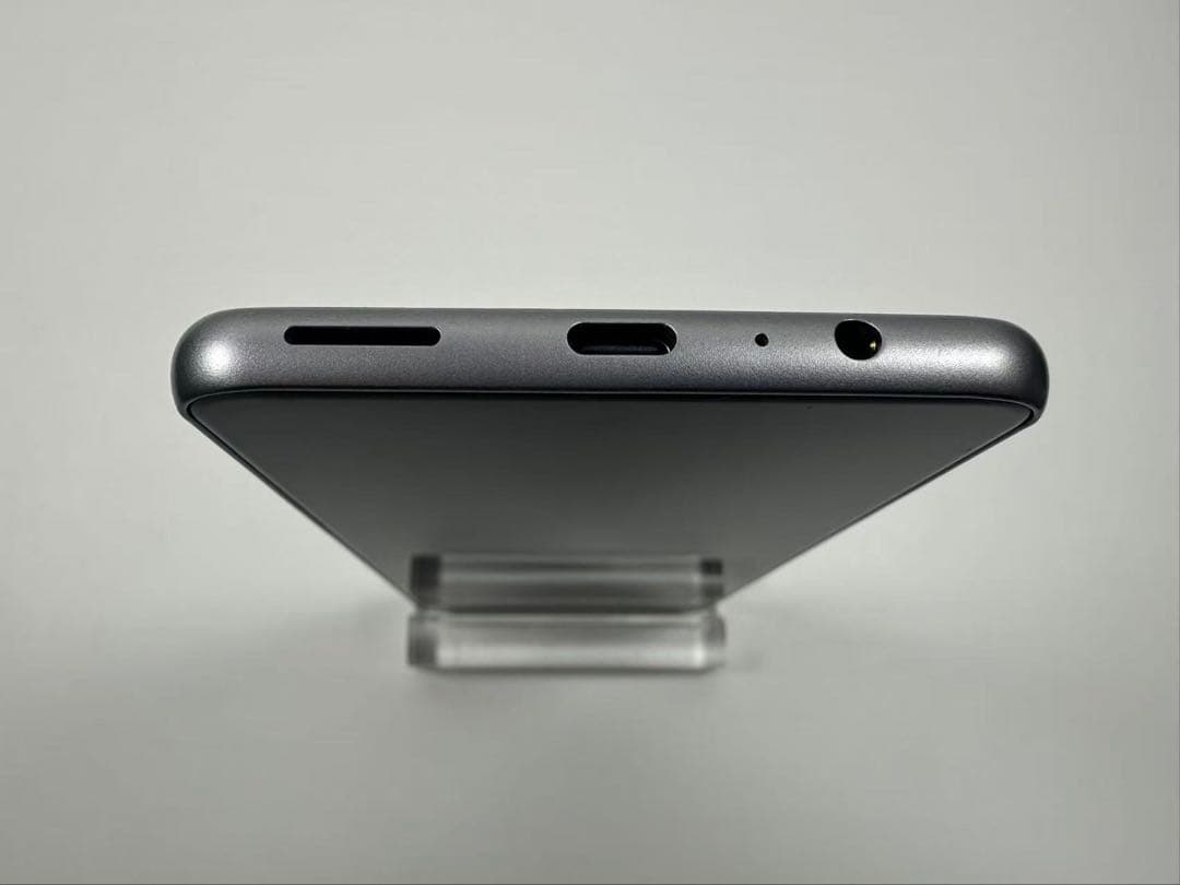 美品 Arrows We2 Plus F-51E 256GB グレイ