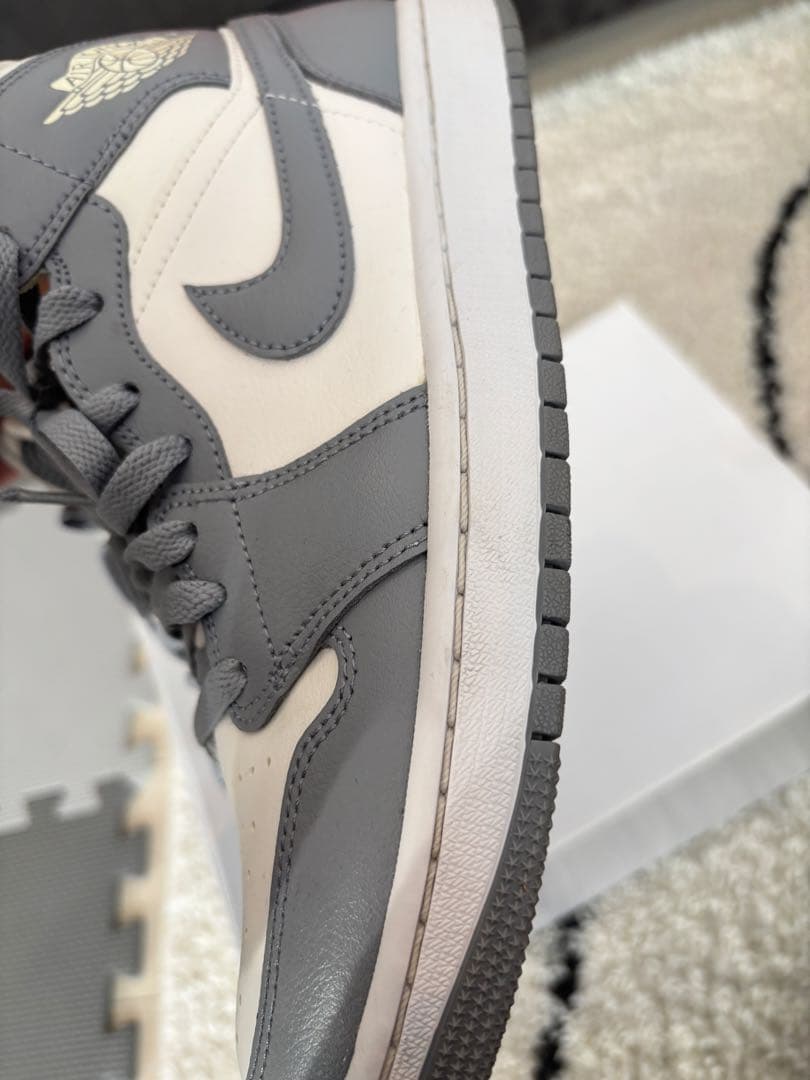 Air Jordan 1 Mid グレー/ホワイト