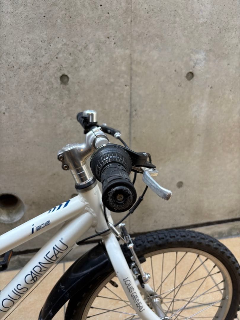【現地取引可能】LOUIS GARNEAU 20インチ ホワイトLGS-J206