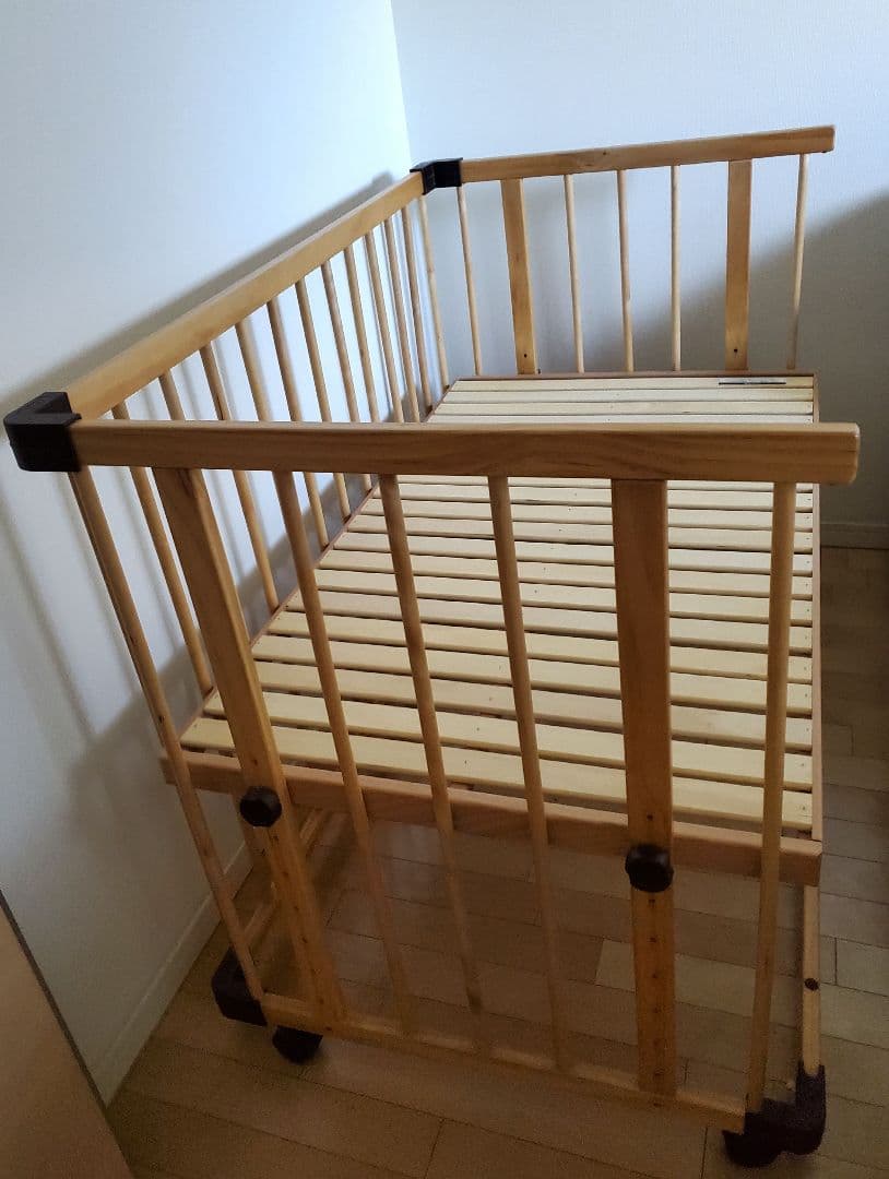 ★ファルスカ　ベビーベッド サイドベッド　キャスター、ズレ防止ベルト付き★