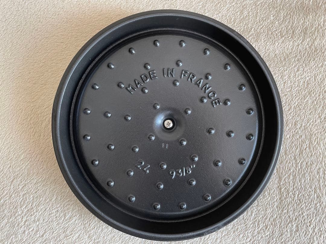 staub ストウブ　ココットラウンド　24cm 黒　ブラック