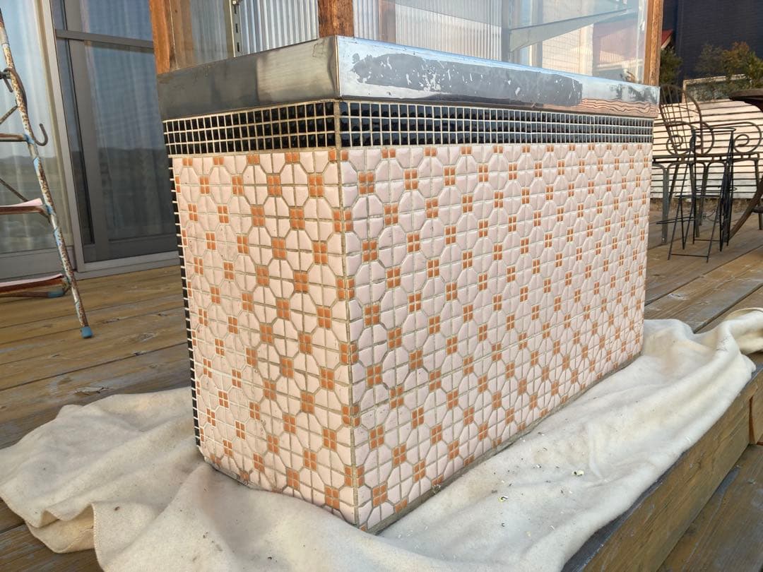 昭和レトロ　たばこ屋ガラスショーケース　タイル貼り、背面ガラス引戸　中棚1段