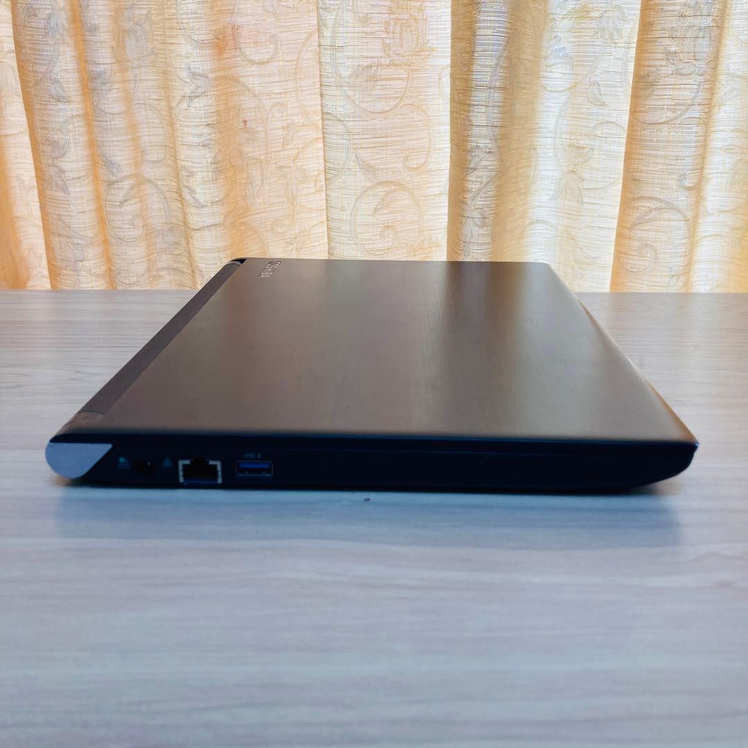 東芝・軽量ノートPC SSD256GB Webカメラ搭載 Windows11