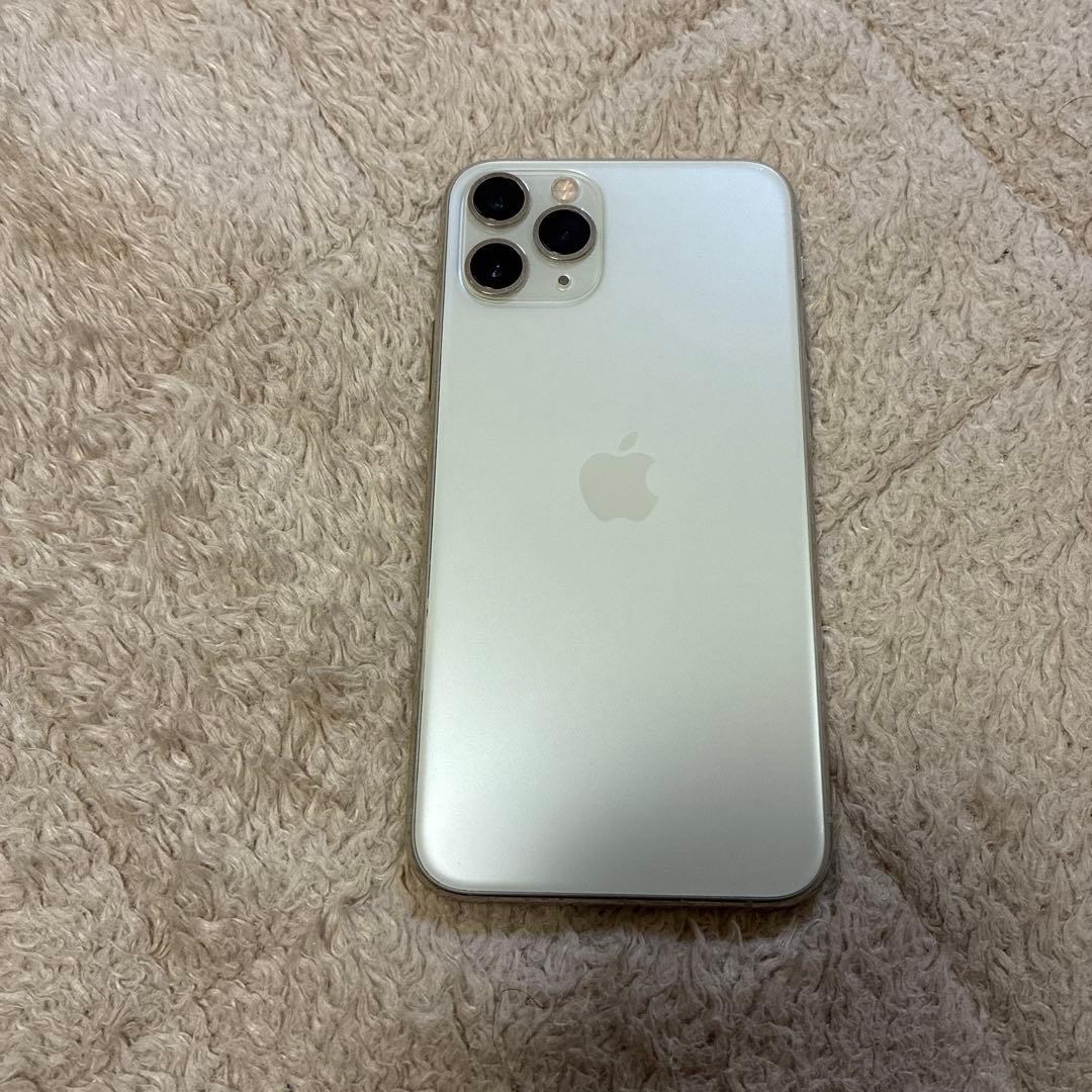 L*y様 Apple iPhone 11 Pro 256GB シルバー 本体