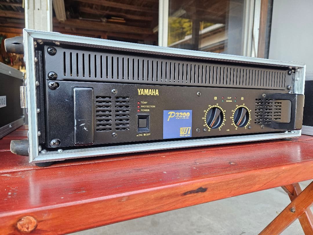 YAMAHA P3200 パワーアンプ ケース付き