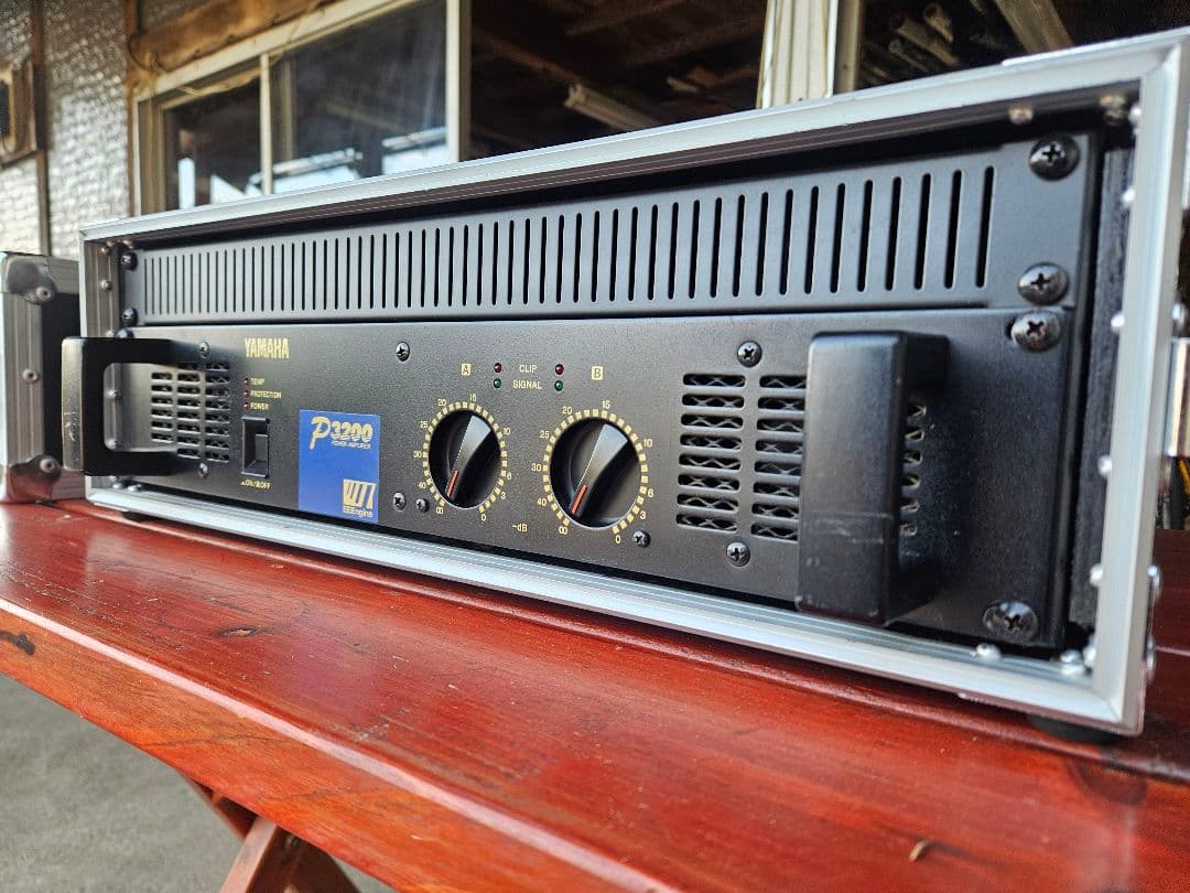 YAMAHA P3200 パワーアンプ ケース付き