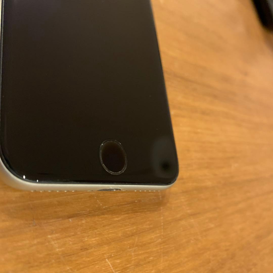 iPhone se 第3世代　スターライト　64ギガ