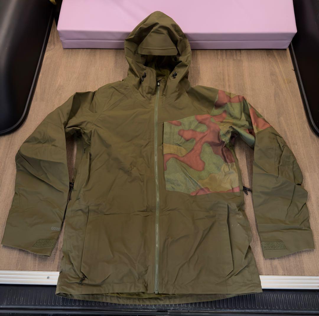 バートン ak GORE-TEX ジャケット　スノーボードウェア Lサイズ