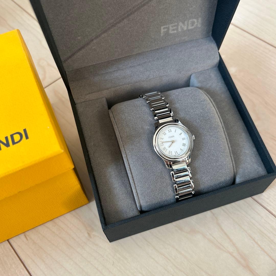 FENDI シルバー腕時計 ホワイト文字盤　本品のみ