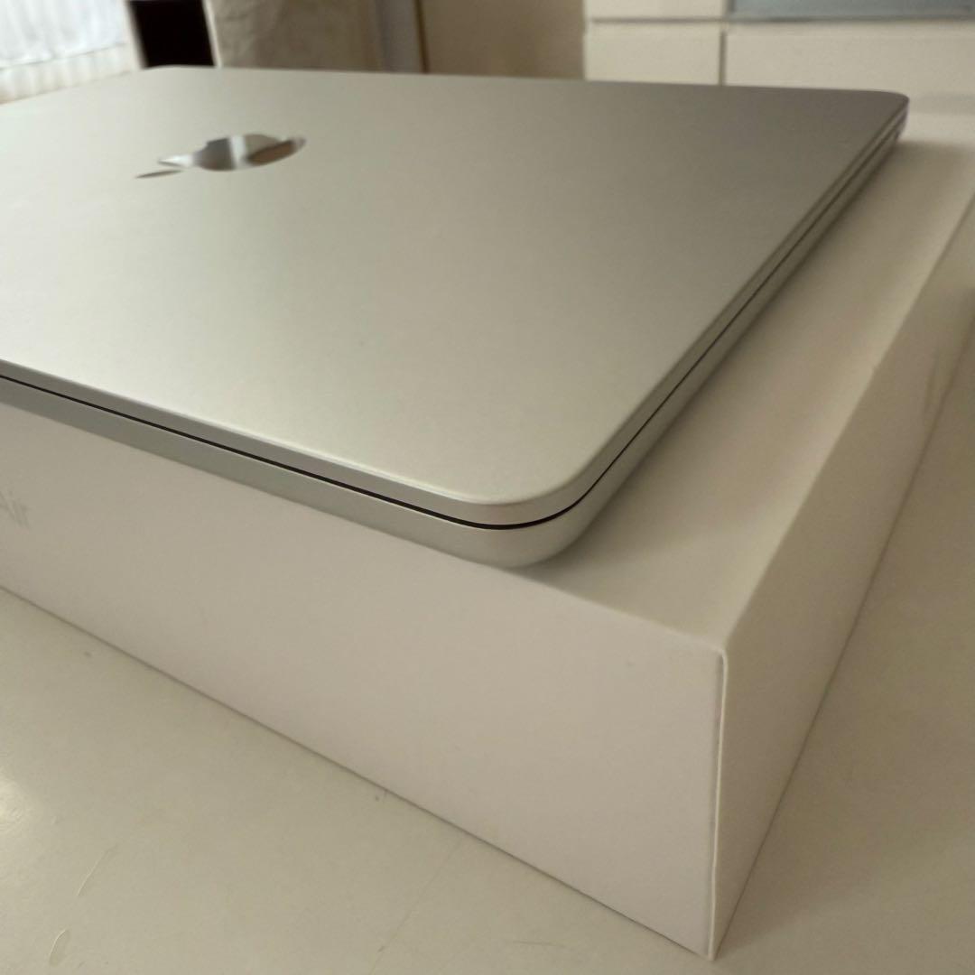 MacBook Air (M2, 13.6インチ, 16GB, 256GB)