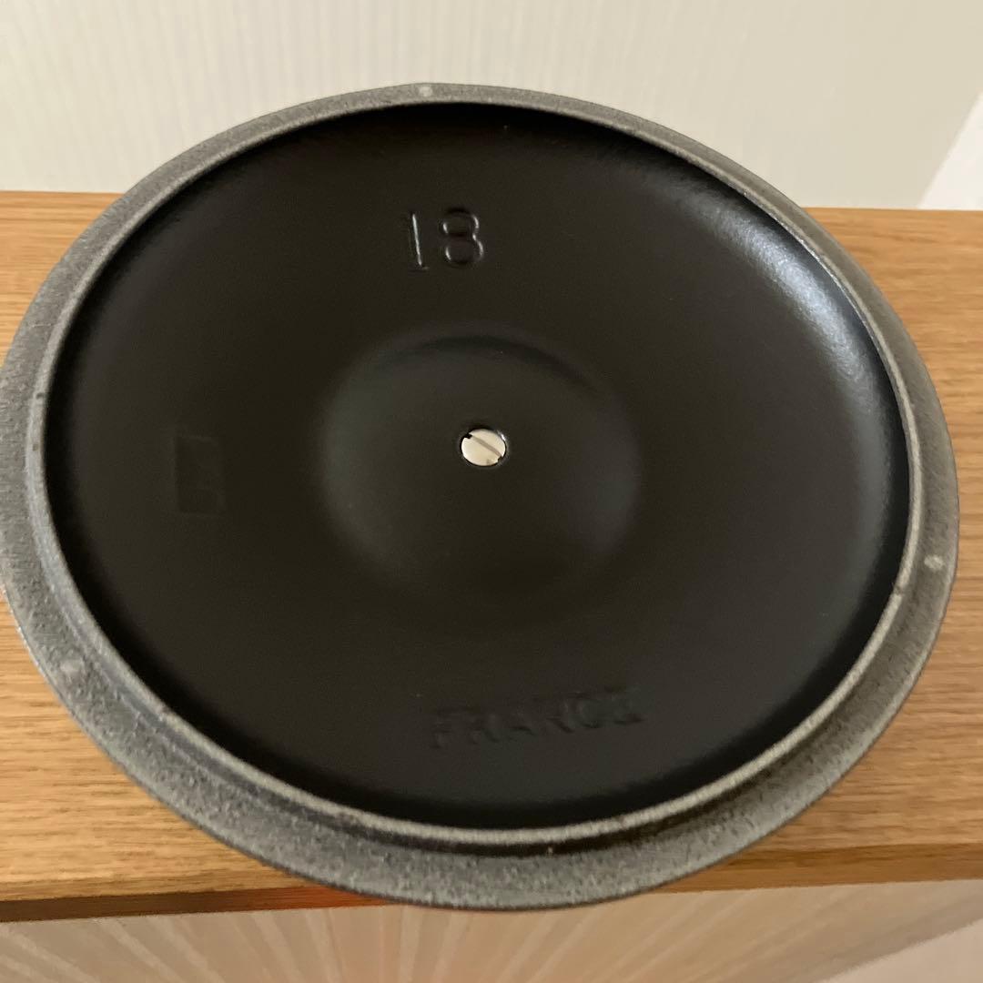 美品　ルクルーゼ　ココットエブリィ18cm (インナーリッド付き)