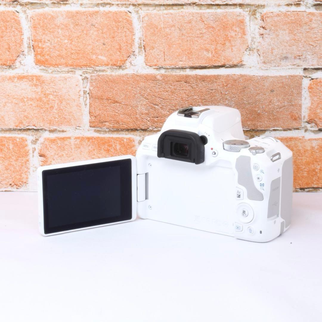 希少カラー✨Canon Kiss X10✨ホワイト✨カメラバッグつき♪