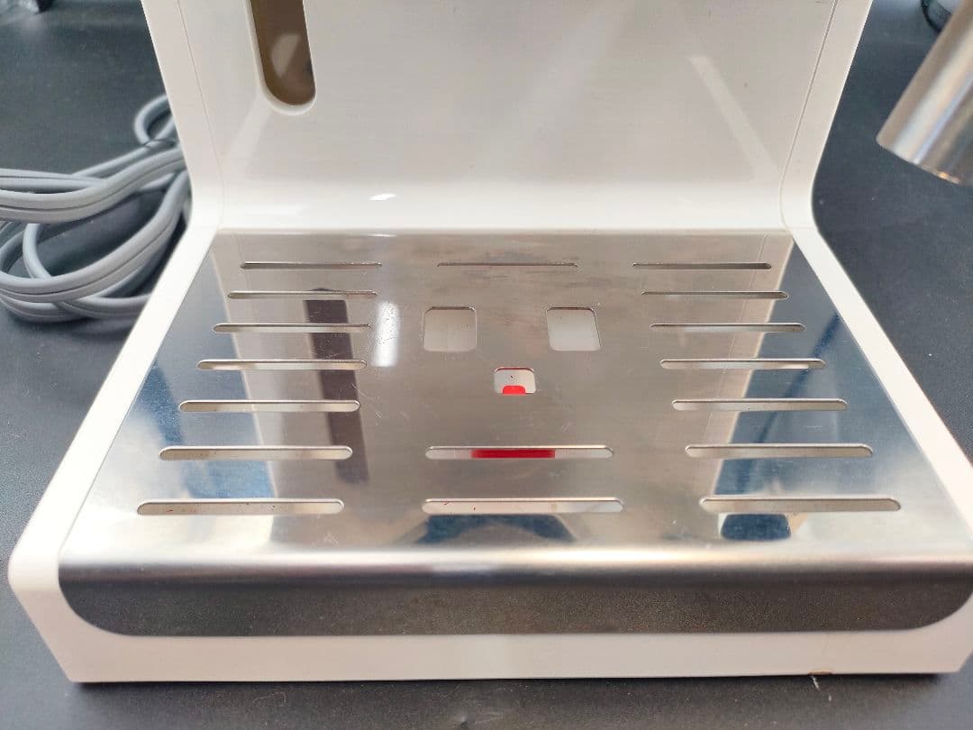 デロンギ エスプレッソ・カプチーノメーカー ECP3220J-W