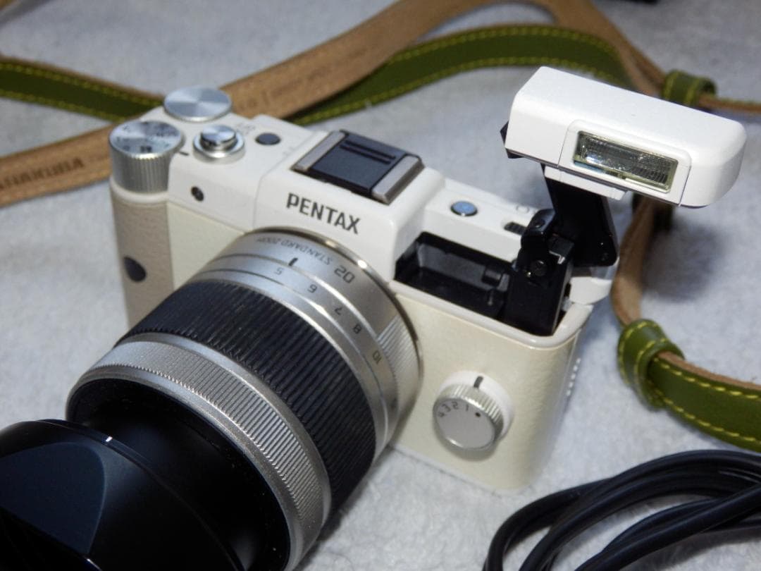 ⭕️ショット数５７６回★新品級★PENTAX Q レンズキット★白色★デジカメ