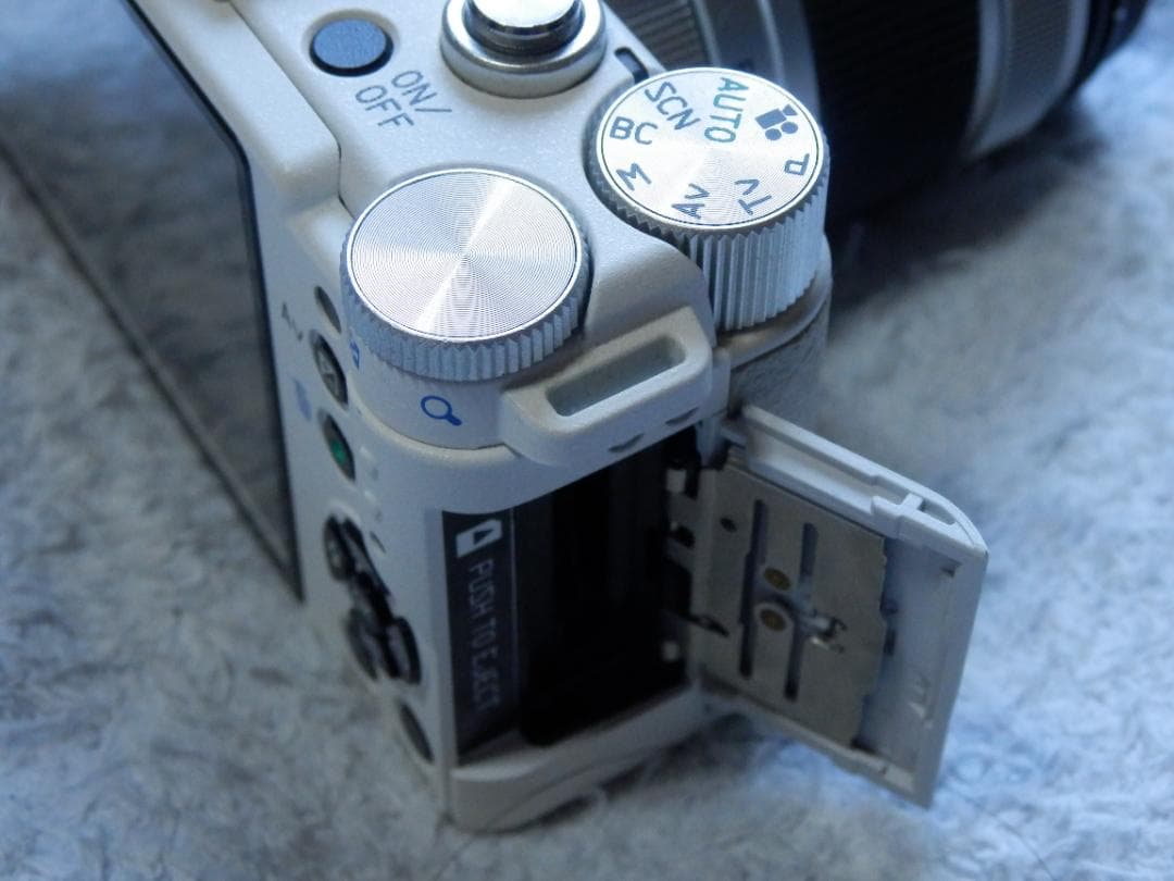 ⭕️ショット数５７６回★新品級★PENTAX Q レンズキット★白色★デジカメ