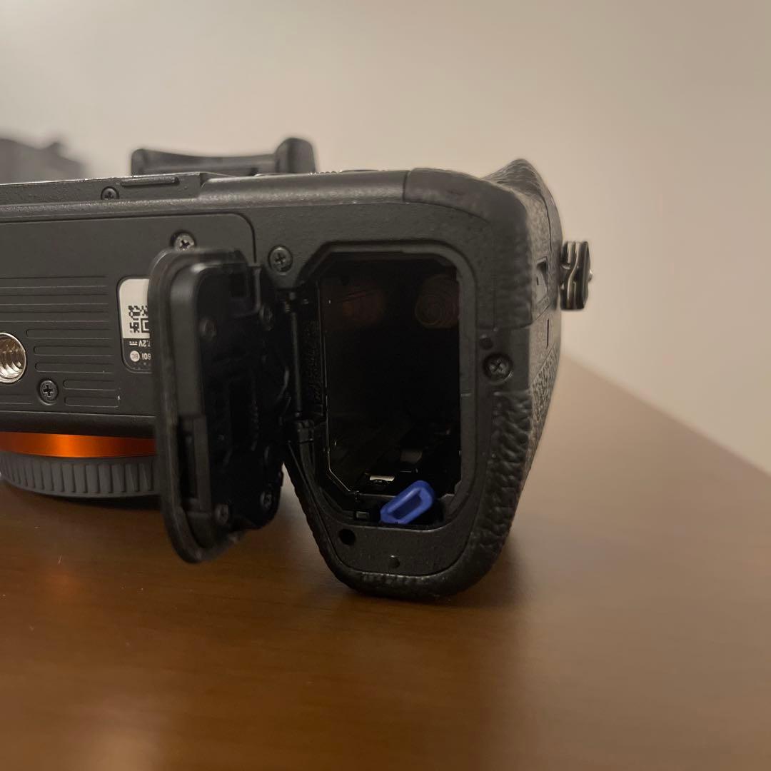本体小傷程度　SONY α7 II 純正グリップ付き