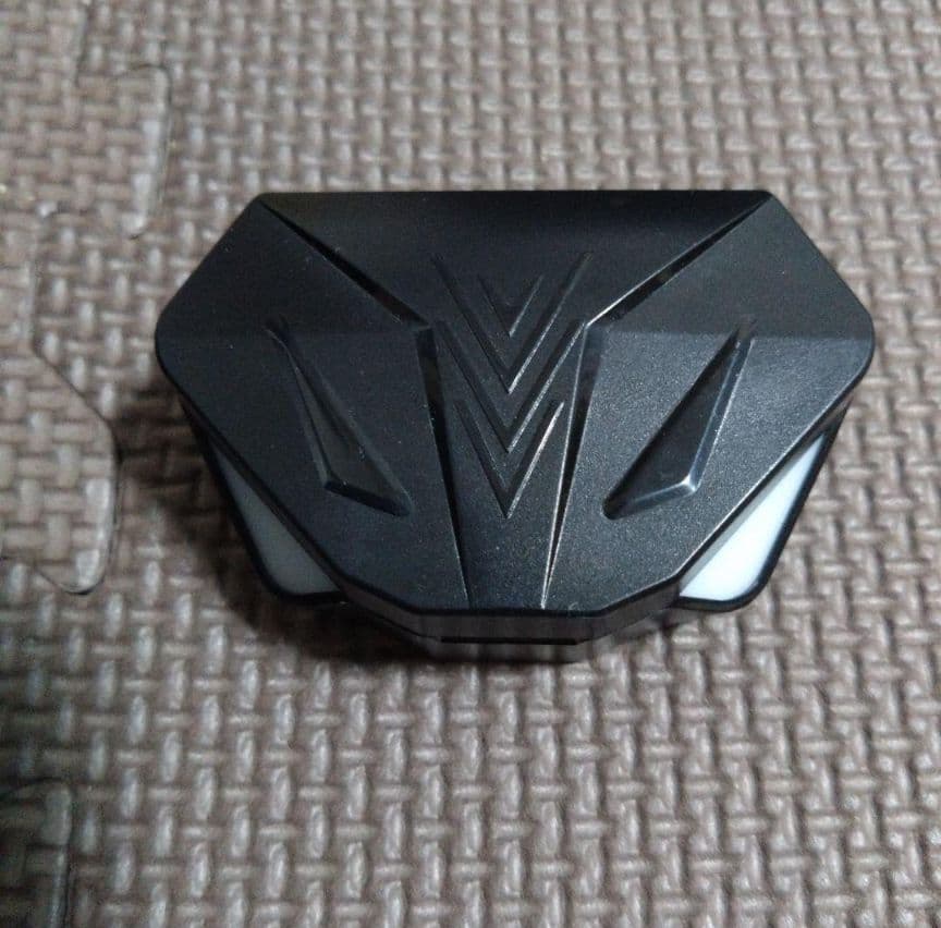 ワイヤレスイヤホン　ジャグラー　おまけ付き　2点