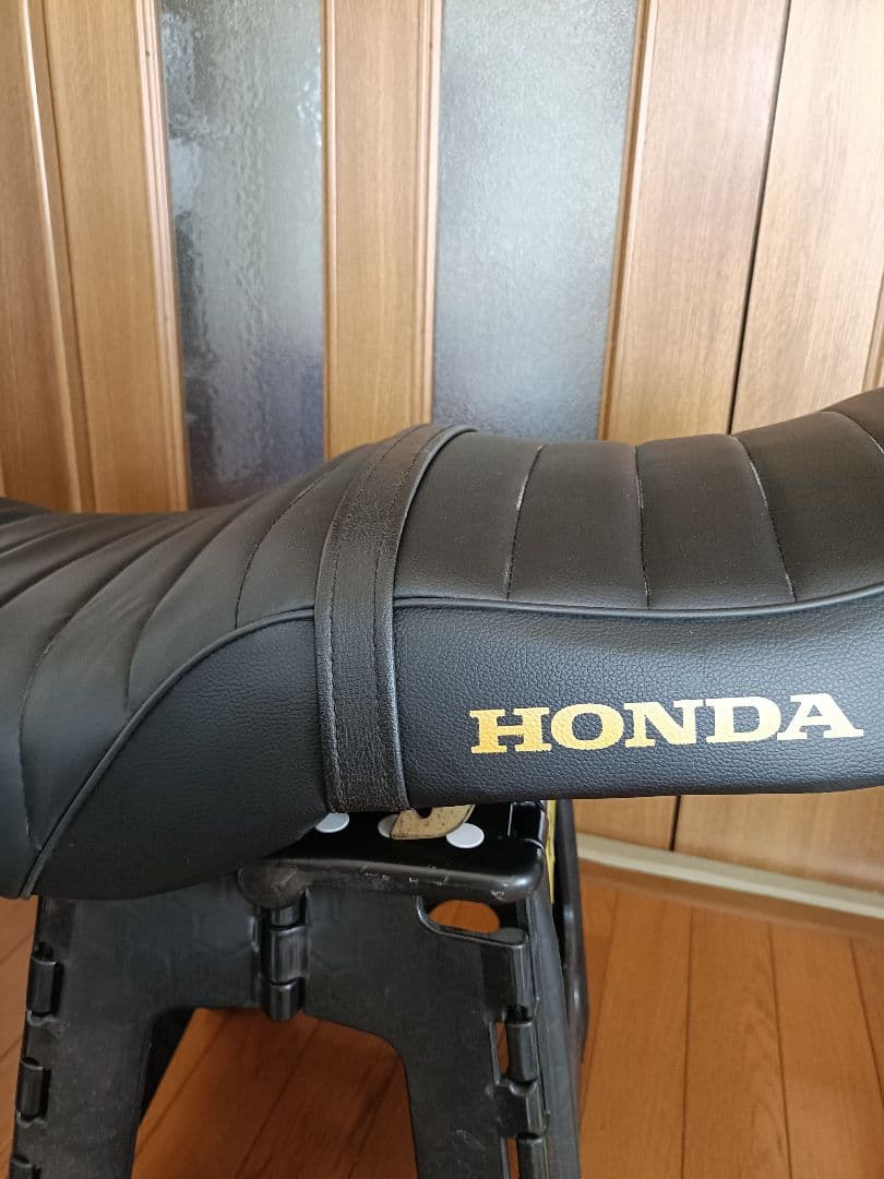 CB750 rc42 カスタムシート　ゴールドロゴ入り　張り替え未使用品