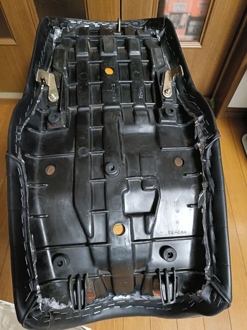 CB750 rc42 カスタムシート　ゴールドロゴ入り　張り替え未使用品