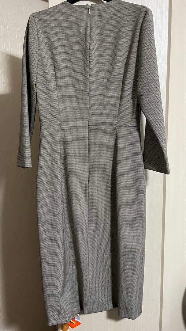 Hugo Boss 長袖 膝丈ドレス