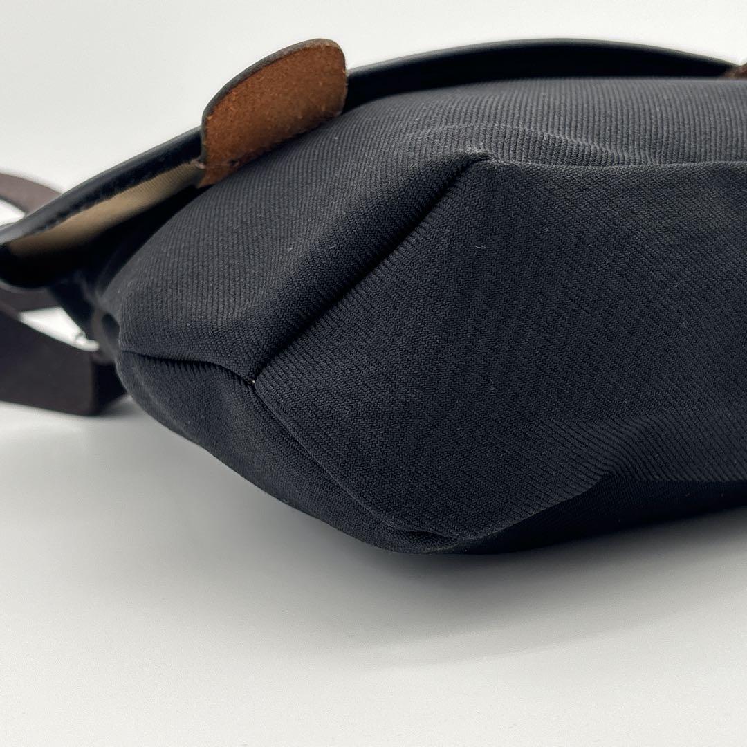 Brady AVON ショルダーバッグ ブラック 斜め掛け クロスボディ