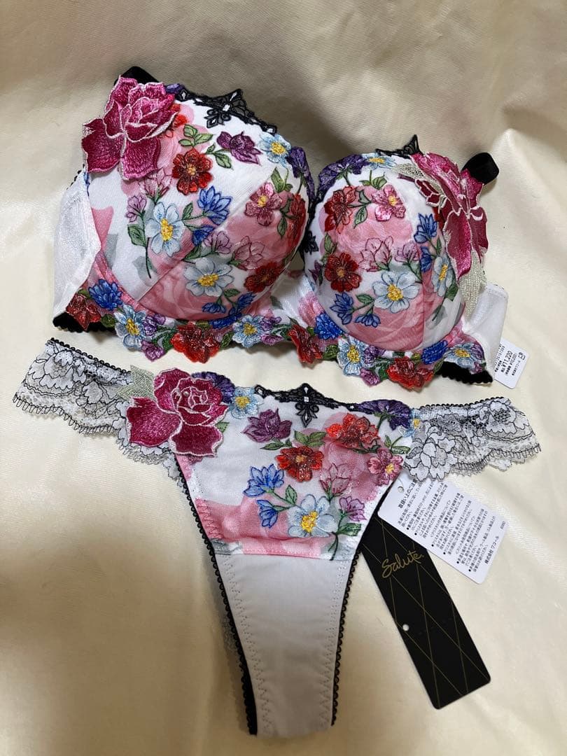 サルート60グループ F70 豪華4点セット ガーター付♪