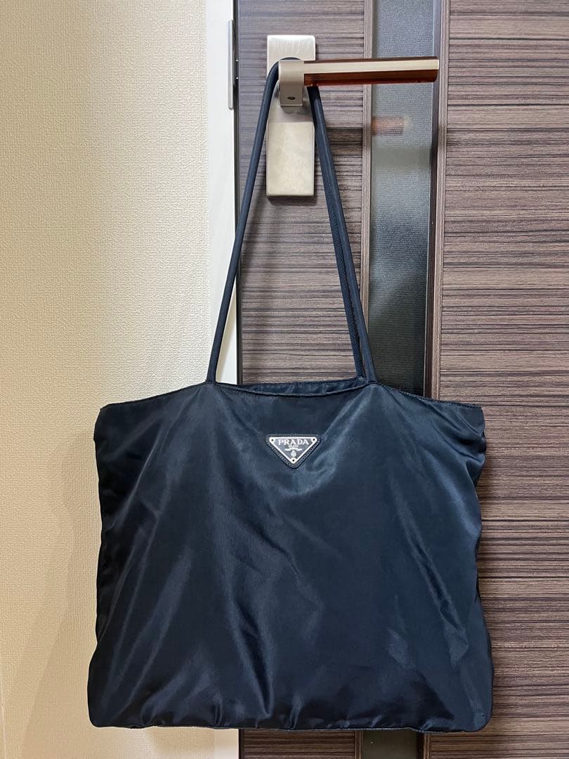【人気】PRADA ナイロン トートバッグ 三角プレート 王冠