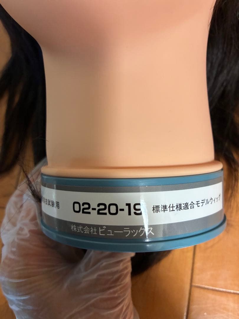 美容師国家試験用カットウィッグ本番用3台、練習用1台、他3台