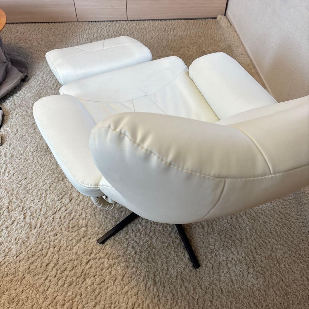 ニトリ　ホワイトリクライニングチェア＆オットマン