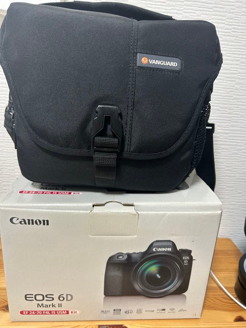 ほぼ新品Canon EOS 6D Mark II 赤ラインレンズ