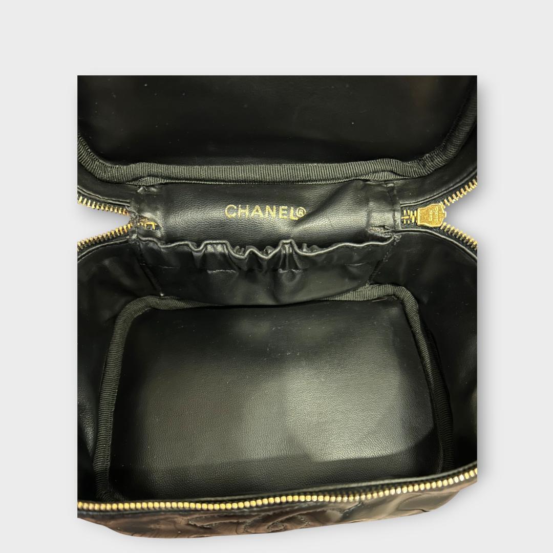 CHANEL シャネル バニティバッグ 化粧ポーチ 小物入れ　エナメル