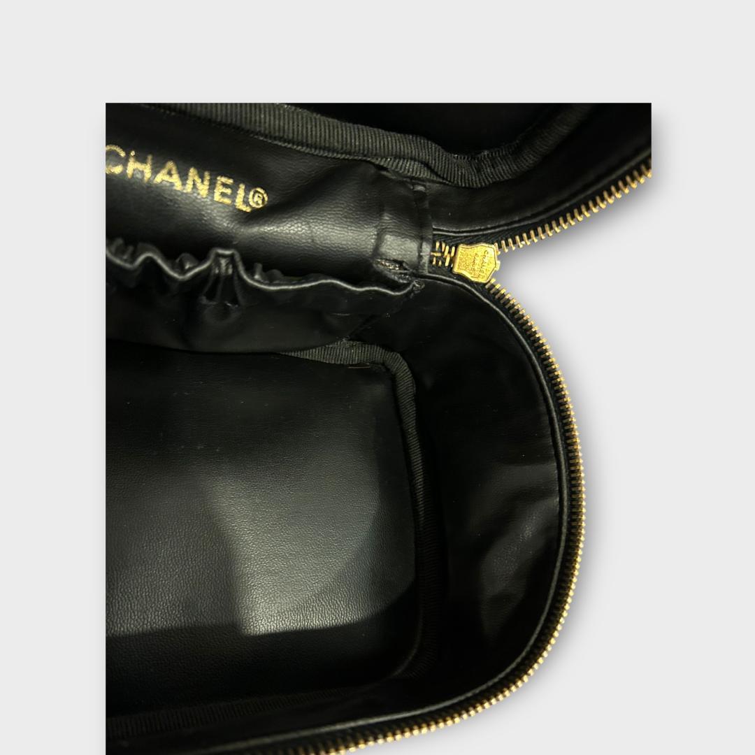 CHANEL シャネル バニティバッグ 化粧ポーチ 小物入れ　エナメル