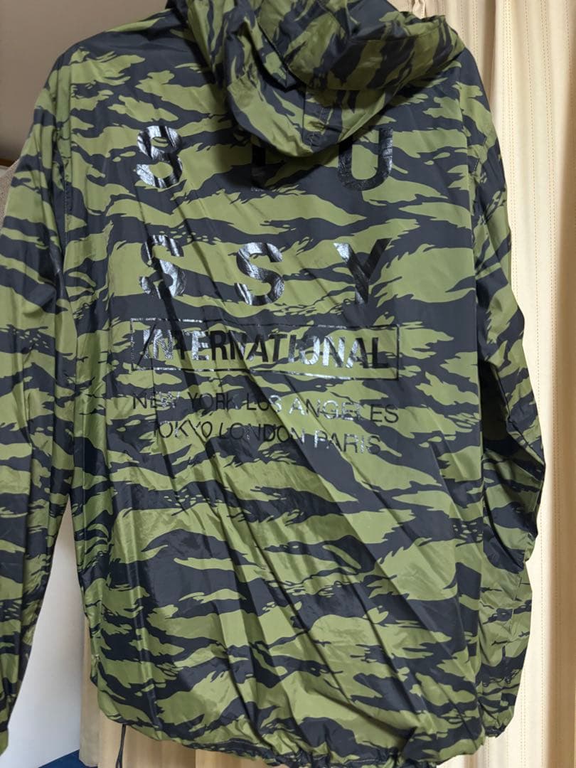STUSSY 迷彩柄 フード付きナイロンジャケット
