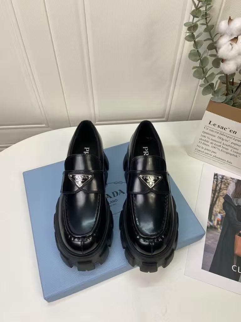 大人気極美品 PRADA ブラックレザー 厚底ローファー☆36