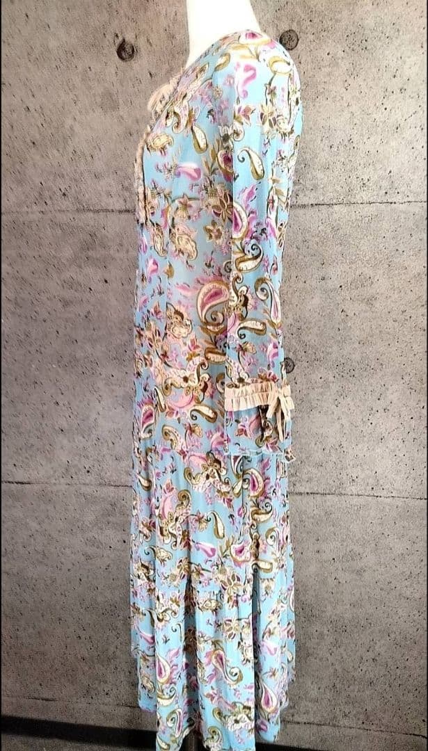 ♠♣新品未使用！スーパービューティー　ペイズリー柄胸元フリルワンピース