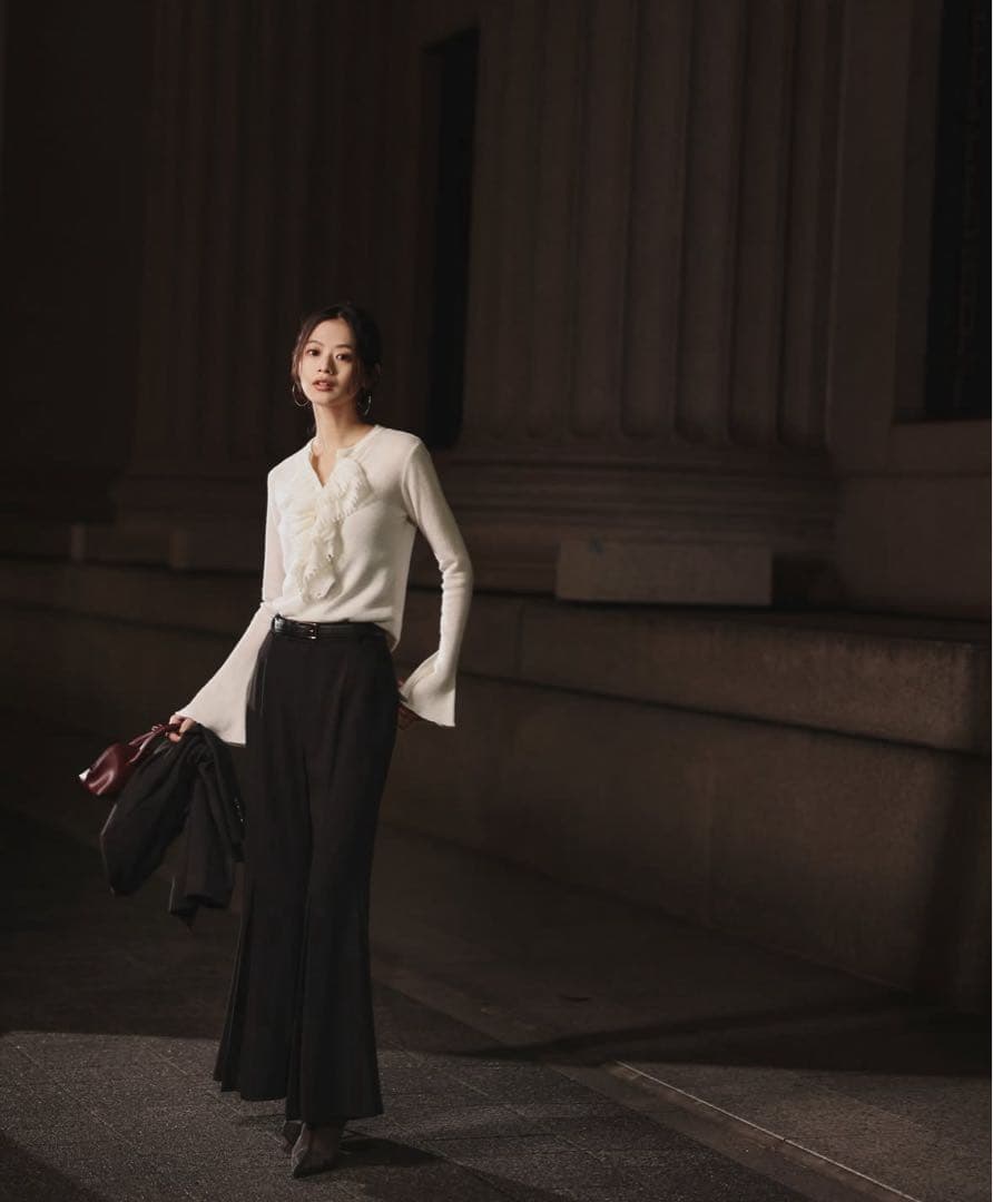 ［新品、未使用］anuans フリル付きホワイトニットトップス　タグ付き