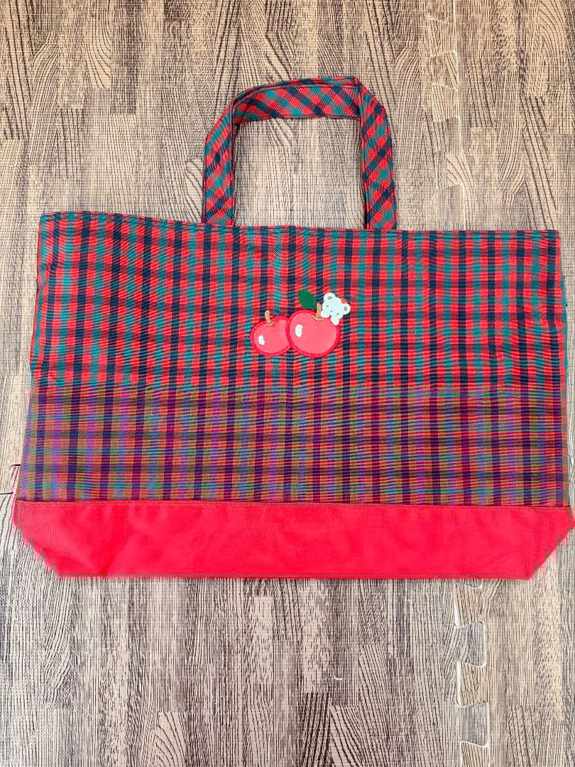 ファミリア　チェック柄トートバッグ リンゴ刺繍