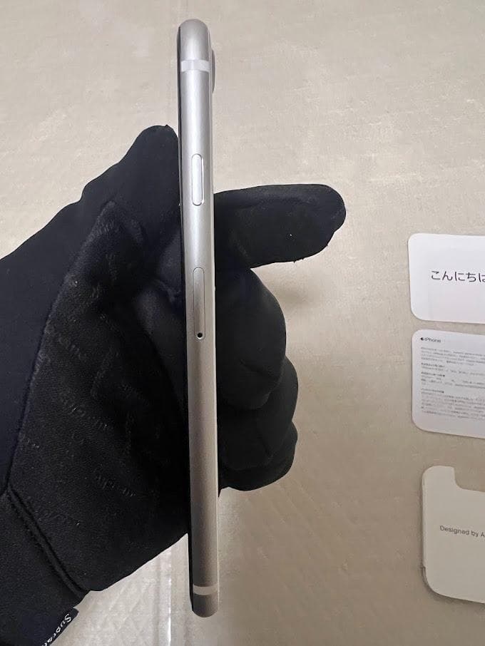 【極美品】Apple iPhone SE (第2世代) ホワイト 本体